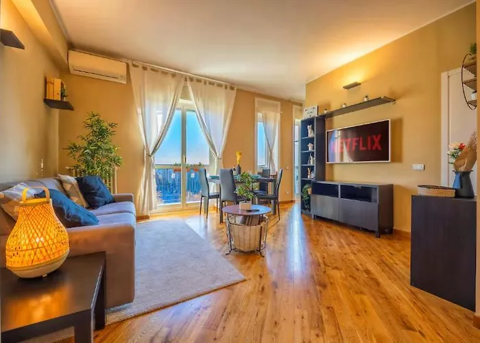 Sunny & Updated Flat With Panoramic City View 50M From M4 Stop