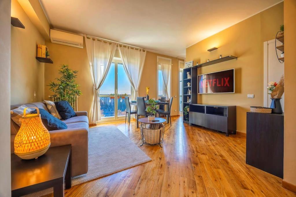 Appartamento Sunny & Updated Flat With Panoramic View 50m From M4 Stop
