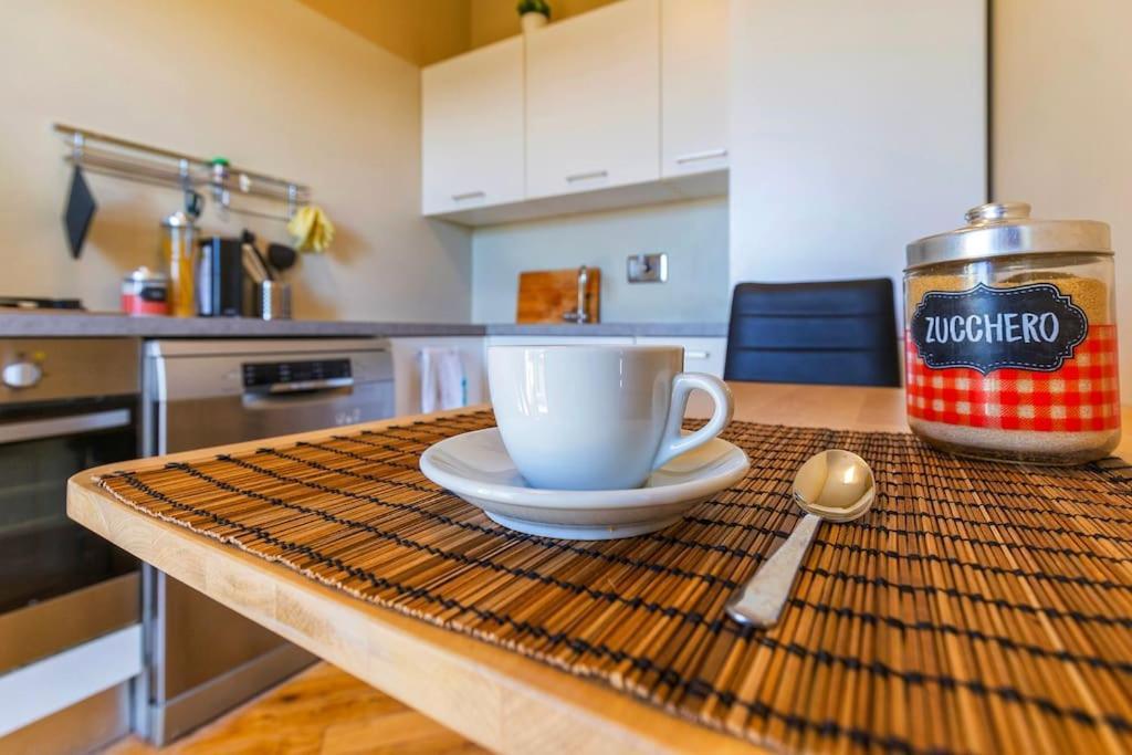 Sunny & Updated Flat With Panoramic View 50m From M4 Stop * Milano