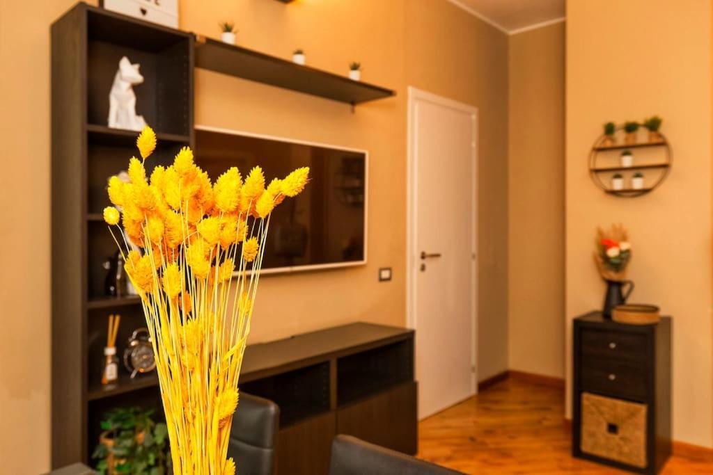 Sunny & Updated Flat With Panoramic View 50m From M4 Stop * Milano