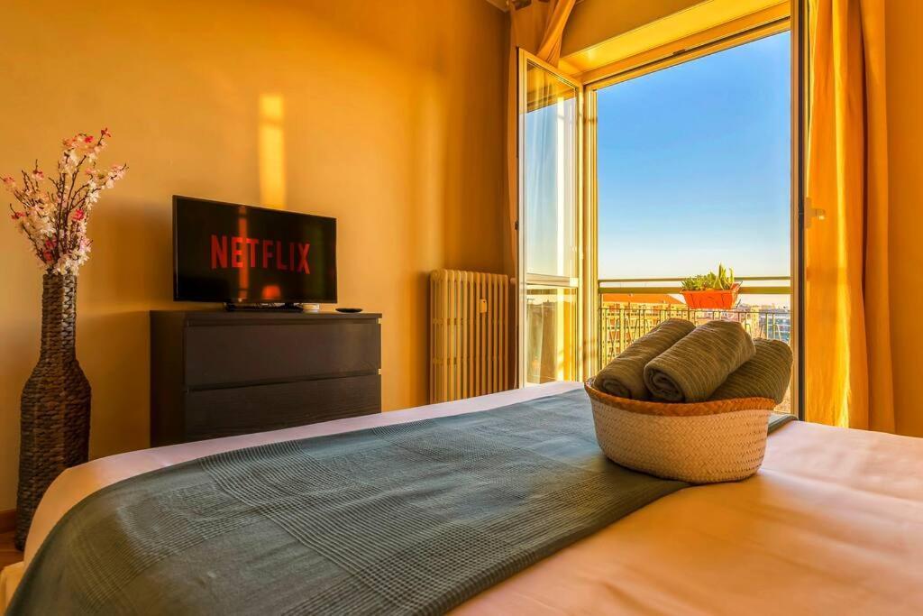 Sunny & Updated Flat With Panoramic View 50m From M4 Stop Appartamento Milano