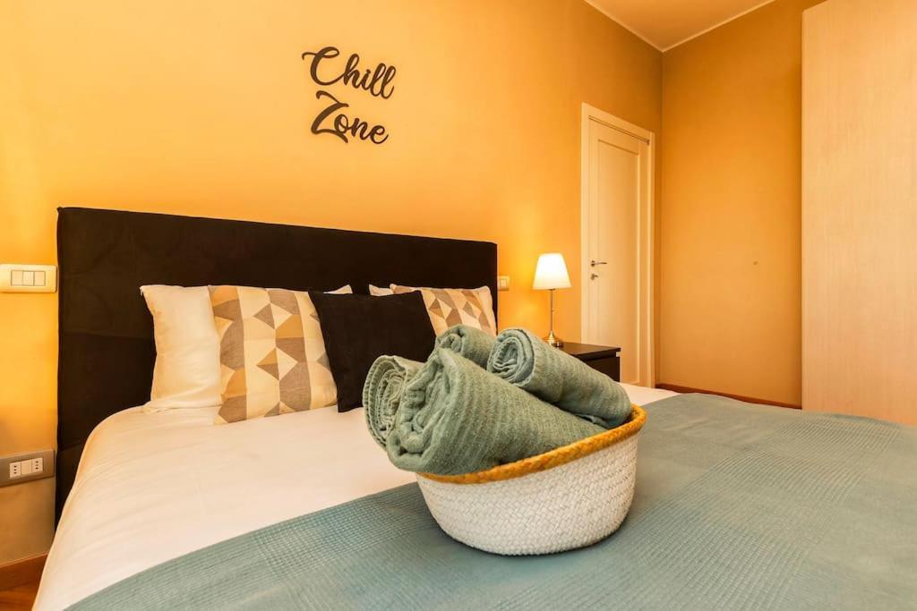 Sunny & Updated Flat With Panoramic View 50m From M4 Stop Appartamento