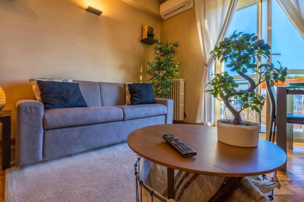 Sunny & Updated Flat With Panoramic View 50m From M4 Stop * Milano