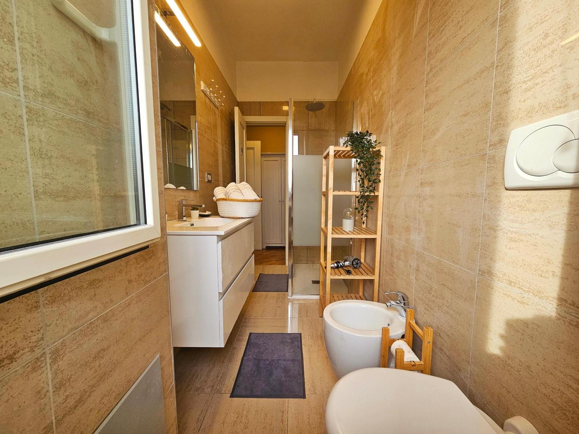 Sunny & Updated Flat With Panoramic View 50m From M4 Stop Appartamento Milano